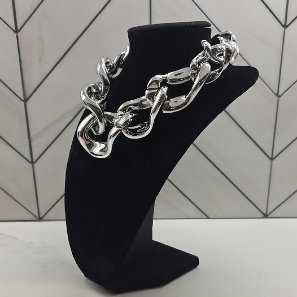 Elegant Silver Chain Necklace - Picture 2 of 3